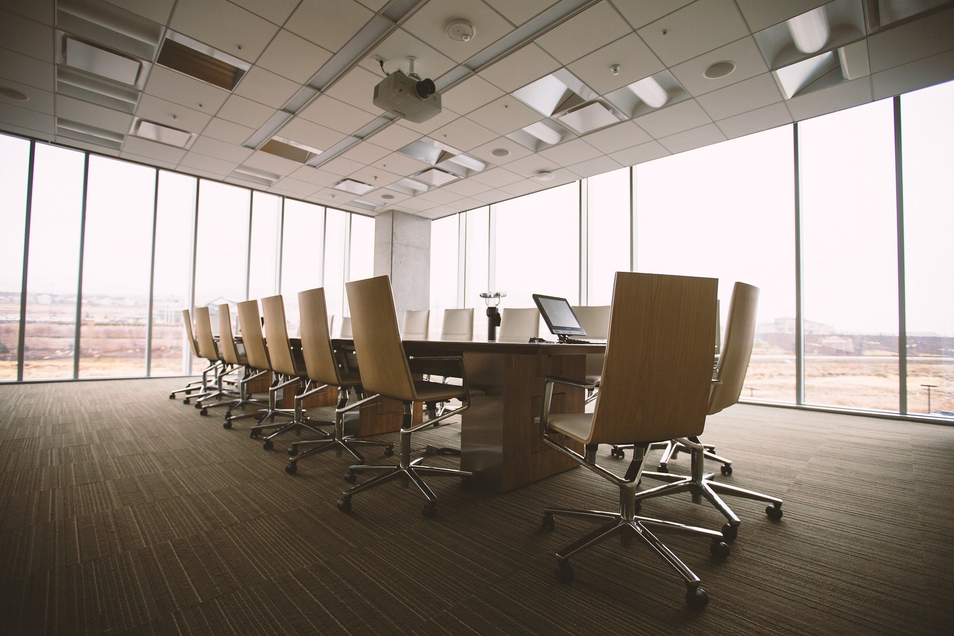 conference-room-g7ae401e9a_1920